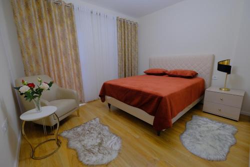 Кровать или кровати в номере Comfy apartment in Shkoder