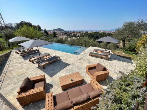 a swimming pool with lounge chairs and umbrellas at Torre Scribanti in Sestri Levante