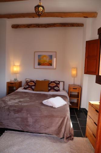 Posteľ alebo postele v izbe v ubytovaní Casa corasol, a cozy, comfy, 2BR house- panoramic view and rooftop