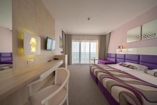 Postel nebo postele na pokoji v ubytování GRIFID Arabella Hotel - Ultra All inclusive & Aquapark