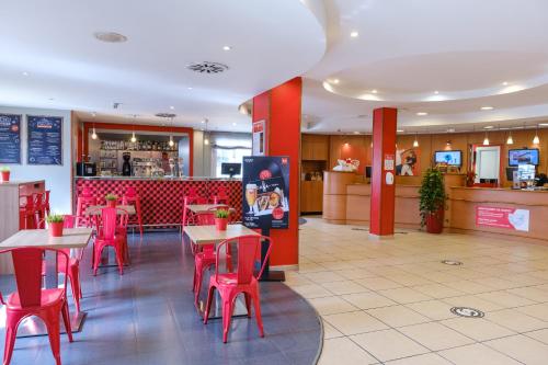 Restoran või mõni muu söögikoht majutusasutuses Ibis Madrid Alcorcon Tresaguas