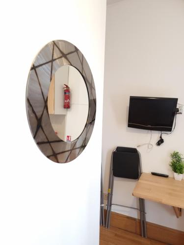 a room with a mirror and a table at F204-Compact 2nd Flr Studio Fits 2-Near Hyde Park in London
