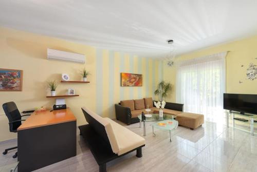 Gallery image of Greek Style Ground Floor Apartment & Pool in Ialysos