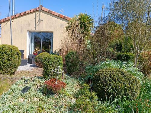 Imagen de la galería de Maison de 2 chambres avec jacuzzi jardin clos et wifi a Lisle sur Tarn, en Lisle-sur-Tarn