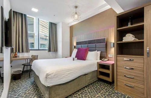 Roomzzz Manchester Victoria photo 8