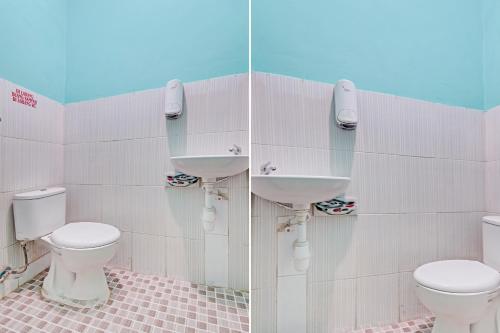 łazienka z 2 umywalkami i 2 toaletami w obiekcie OYO 3063 Homestay 22 Syariah w Dumai