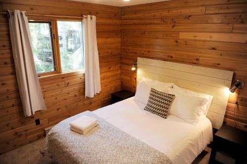 Gallery image of the Ridge Private beach Great Views Sauna in Invermere