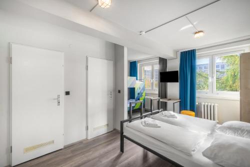 Postel nebo postele na pokoji v ubytování a&o Dresden Hauptbahnhof