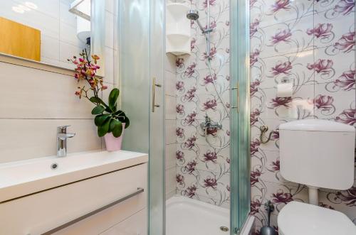 Apartments & Room Frane