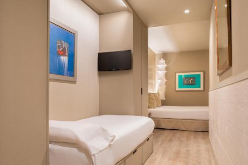 Una cama o camas en una habitación de Duquesa de Cardona Hotel 4 Sup by Grup Duquessa