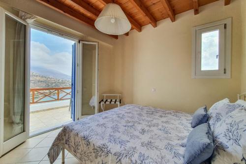 Una cama o camas en una habitación de Monolithos Villas