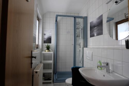 Ein Badezimmer in der Unterkunft SchwarzWild - Ferienwohnung und Ferienzimmer