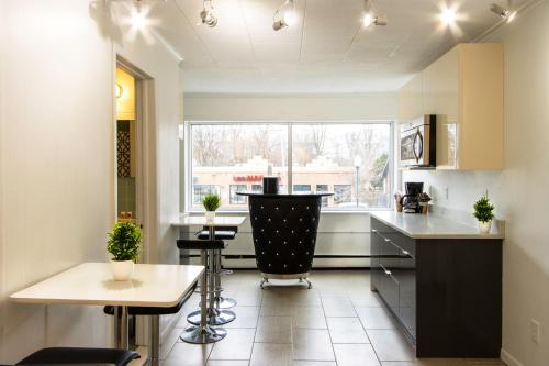 a kitchen with a table and chairs and a window at Hotel Royal Oak in Royal Oak