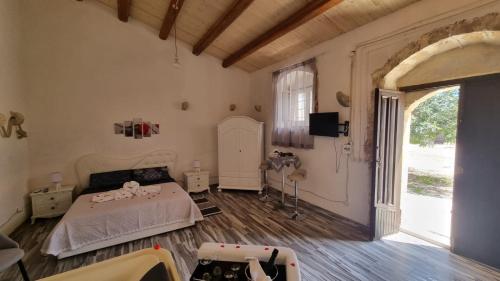 a bedroom with a bed and a large window at Il Casale Suite&Rooms in Burgio