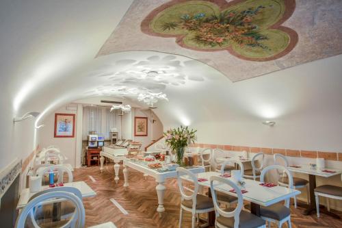Gallery image of Hotel Degli Oleandri in Sirmione