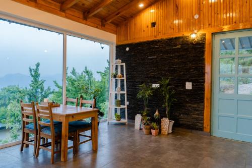 Gallery image of Shivoham Himalayan Resort in Almora