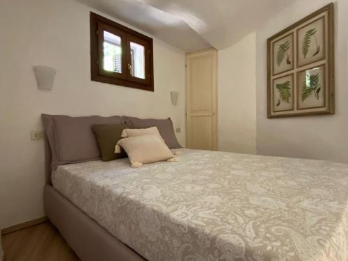 Кровать или кровати в номере Bellavista Rocce del Pevero