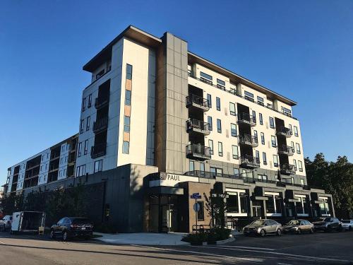 Gorgeous Modern Downtown Condo – Photos 2