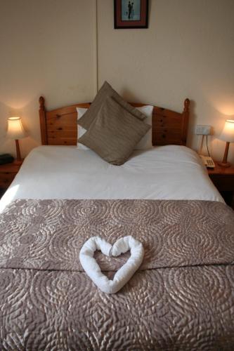 a heart made out of towels on a bed at George & Dragon Hotel in Kirkbymoorside