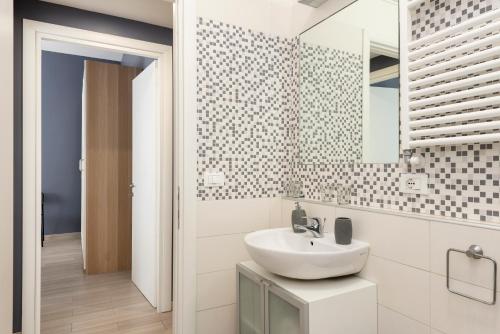 a bathroom with a sink and a mirror at Roma Chic Flat Gemelli in Rome