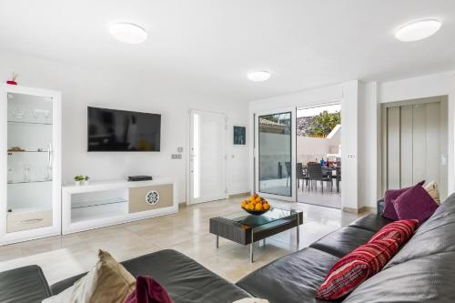 Villa Alegria by Villa Plus