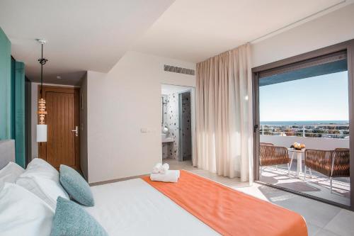 Posteľ alebo postele v izbe v ubytovaní Mazoren Art Hotel
