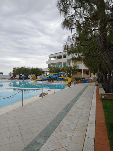 Der Swimmingpool an oder in der Nähe von Corvino Resort