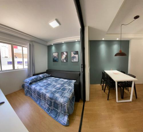 Apartamento 101- Lindo Apartamento Amplo e decorado, 2 quartos, sala, cozinha completa, mobiliario moderno, lavanderia , Excelente localização no bairro Bigorrilho Menor preço em Apartamento 101- Lindo Apartamento Amplo e decorado, 2 quartos, sala, cozinha completa, mobiliario moderno, lavanderia , Excelente localização no bairro Bigorrilho