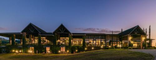 a large building with lights in front of it at Estribo Hotel Estancia in Santo Antônio