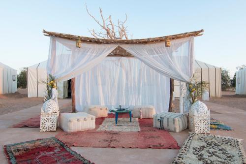 Gallery image of Sunset luxury camp in Hassilabied
