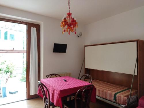 a dining room with a table and a mirror at Appartamenti da Ermanno in Bonassola