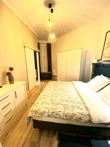 a bedroom with a bed and a dresser at Apartament Miły in Gorzów Wielkopolski