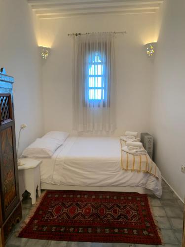 Un pat sau paturi într-o cameră la Tanger *Maison avec terrasse et vue sur la mer *