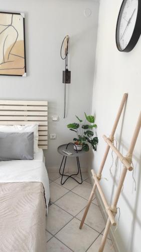 Posteľ alebo postele v izbe v ubytovaní Boho Studios Liapades - Near restaurants, bus and beaches