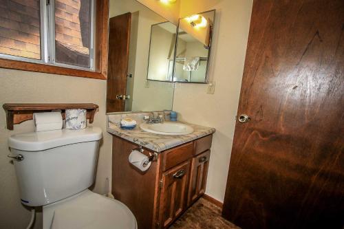 Vannituba majutusasutuses Cedar Pines-1529 by Big Bear Vacations