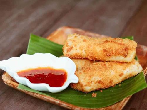 two pieces of bread on a green plate with ketchup at Siargao Island Villas in General Luna
