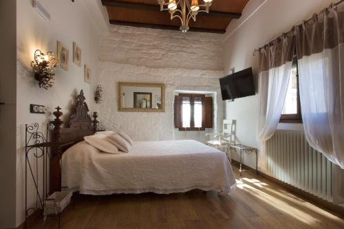 Postel nebo postele na pokoji v ubytování Hotel Boutique Posada de Sajazarra