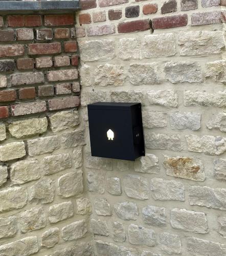 an apple tv attached to a brick wall at Les Chanterolles in Chaumont-Gistoux
