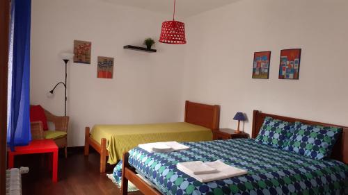 سرير أو أسرّة في غرفة في Casa da Tauria