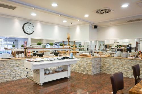 a store with a clock on the wall and a counter at Hotel Kaffeemühle in Vienna
