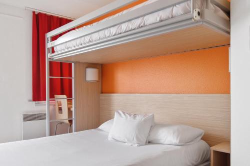 Ein Bett oder Betten in einem Zimmer der Unterkunft Premiere Classe Lyon Est - Bron Eurexpo