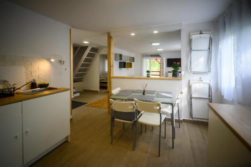 Dapur atau dapur kecil di Fortuna Vendégház