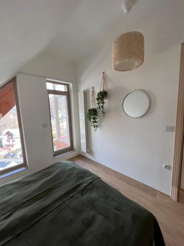 Ένα ή περισσότερα κρεβάτια σε δωμάτιο στο Hello Mountains Apartaments Sinaia