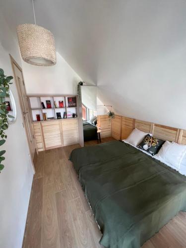 Ένα ή περισσότερα κρεβάτια σε δωμάτιο στο Hello Mountains Apartaments Sinaia