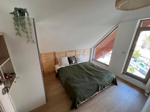 Ένα ή περισσότερα κρεβάτια σε δωμάτιο στο Hello Mountains Apartaments Sinaia