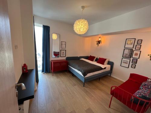 En eller flere senge i et værelse på Hello Mountains Apartaments Sinaia