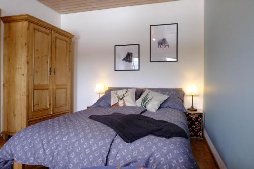 Ein Bett oder Betten in einem Zimmer der Unterkunft SchwarzWild - Ferienwohnung und Ferienzimmer