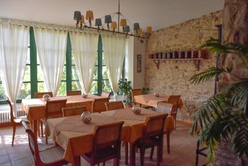 A restaurant or other place to eat at Casa do Torno