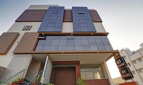 un edificio con molte finestre sopra di Treebo Trend RJ Residency a Mysore