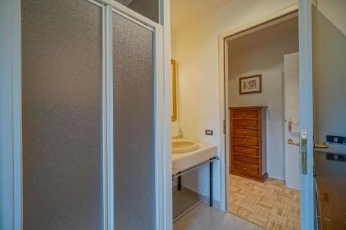 a bathroom with a sink and a glass shower door at Il Quercione Agriturismo in Rivotorto